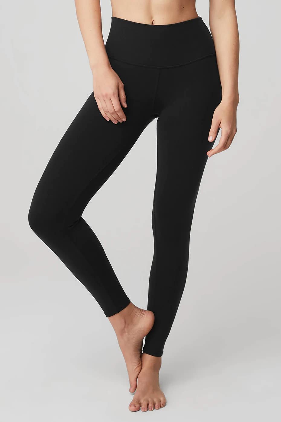Mulher de legging preta 