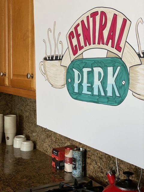 Placa desenhada à mão do Central Perk