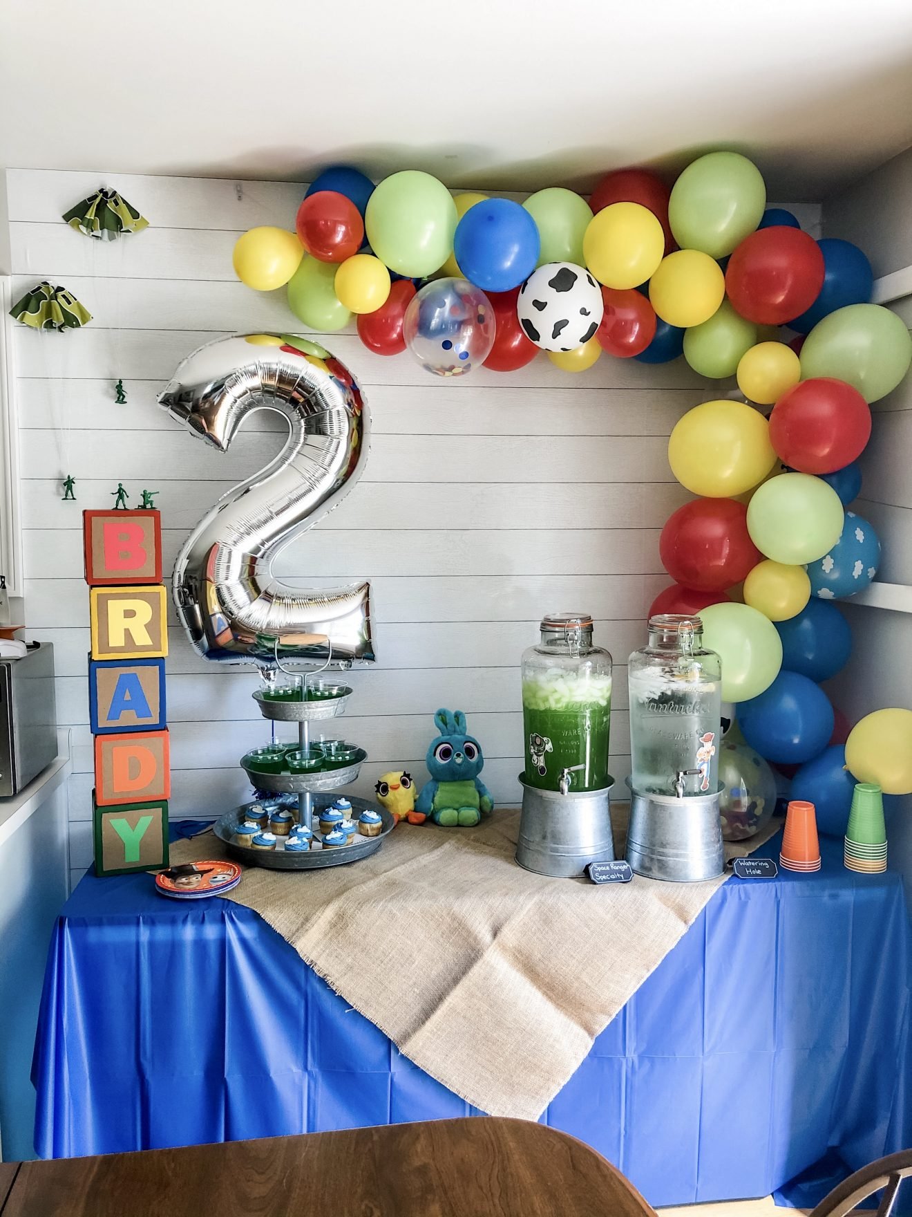 Festa de aniversário com tema Toy Story para criança de dois anos