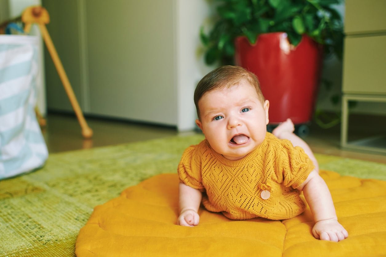 Hora de ficar de barriga para baixo, aprendizado e desenvolvimento para crianças pequenas